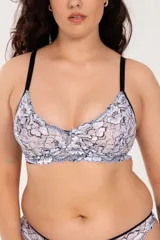 Bralette blanco con encaje floral, breteles regulables negros y ganchos en la espalda.