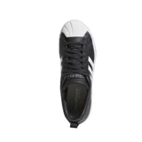 Championes adidas Court Low de color negro con las icónicas tres bandas laterales en blanco y puntera reforzada. Presentan una suela de plataforma blanca con el logo de la marca grabado en el lateral.