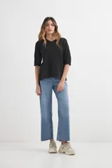 Sweater color marrón con escote en V y mangas 3/4.