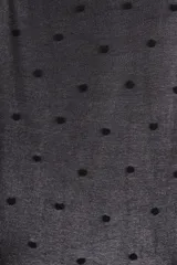 Medias panty negras con patrón de lunares pequeños en relieve.