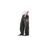 Pantalón jeans de corte wide leg, color negro con efecto acid wash, tiro medio y diseño de perneras amplias. Cuenta con detalles de apliques gráficos bordados o estampados en la zona del bolsillo lateral y trabillas decorativas en la cintura.