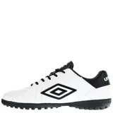 Championes de fútbol 5 Umbro Touch TF, color negro con detalles en naranja.