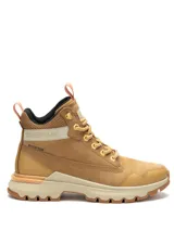 Bota híbrida de estilo casual y deportivo, confeccionada en nubuck y ante de vaca con detalles en malla. Presenta un diseño impermeable con entresuela de EVA ligera, suela de goma con tracción y sistema de cordones con ojales metálicos.