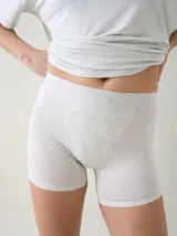 Short tipo boxer de viscosa suave color gris melange, con cintura alta elastizada y etiqueta de la marca en la parte frontal.