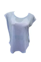 Remera Topper Trng de mujer, color celeste melange, de corte holgado, mangas cortas caídas y cuello redondo amplio.