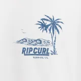 Remera blanca de manga corta con cuello redondo y un pequeño estampado en el pecho izquierdo que incluye palmeras y el logo de Rip Curl.