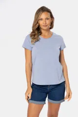 Remera de manga corta y cuello redondo, color verde menta jaspeado.