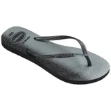 Ojotas Havaianas Slim Gloss con base color rosa nude y tiras finas color rosa chicle.
