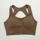 Top deportivo azul con espalda descubierta y textura acanalada.