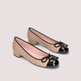 Bailarinas Gretschen de napa acolchada color nude con puntera de charol negra, lazo negro y tacón de 2.5cm.