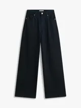 Jeans denim de pierna ancha y tiro alto, color azul oscuro, con diseño clásico de cinco bolsillos, cierre de botón y cremallera.