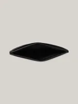 Tarjetero Tommy Hilfiger de cuero negro con paneles de piel lisa y granulada, múltiples ranuras exteriores para tarjetas, compartimento abierto y logo de la marca en el frente.