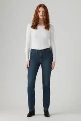 Pantalón de jean corte recto con tecnología shaping, tiro medio y cierre frontal con botón y cremallera. Presenta un lavado azul oscuro clásico con costuras en contraste.