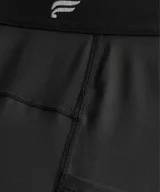Calza deportiva negra de alto rendimiento, de diseño ajustado y cintura elástica con logo de la marca.