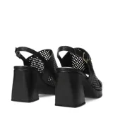 Sandalias de mujer Bottero color negro, con diseño calado, taco ancho, plataforma y pulsera ajustable al talón.