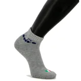 Pack de tres pares de medias deportivas negras con logo de Diadora en gris.