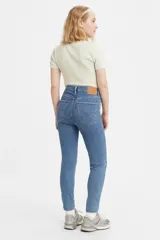 Jeans Levi's modelo Mile High Super Skinny de tiro súper alto, con ajuste ceñido en cadera, muslos y piernas hasta el tobillo. Presenta un diseño en denim azul con efecto desgastado y un detalle de rotura en la rodilla izquierda.
