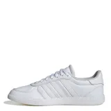 Championes urbanos Adidas modelo Breaknet Sleek, color blanco, confeccionados en cuero sintético con diseño de líneas laterales clásicas, cierre de cordones y suela de goma con textura.