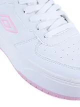 Championes urbanos Umbro modelo Milo-High para mujer, de plataforma, color blanco con detalles en rosado.