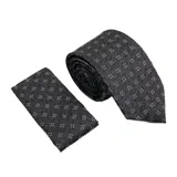 Corbata negra con estampado de flores pequeñas y pañuelo de bolsillo a juego.