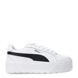 Championes Puma modelo Karmen II con diseño de plataforma, confeccionados en cuero sintético blanco con la clásica franja lateral de la marca en color negro. Presentan cierre con cordones y suela de goma robusta.