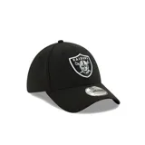 Gorro New Era 39THIRTY negro con el logo de Las Vegas Raiders bordado en el frente.