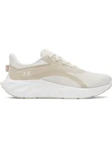 Championes de running Under Armour modelo W Ascend, color beige con detalles en blanco. Presentan una parte superior de malla transpirable con refuerzos sintéticos, entresuela Charged+ Cushioning para mayor amortiguación y suela de goma resistente.