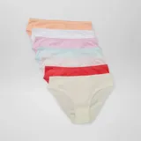 Pack de siete bombachas de corte clásico, confeccionadas en algodón liso en una variedad de colores pasteles y vibrantes, con terminaciones de picot en la cintura y aberturas de piernas.