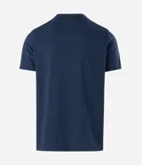 Remera regular de algodón y poliéster color azul marino, con cuello redondo, mangas cortas y estampado geométrico de montaña en el centro del pecho.
