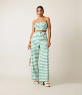 Pantalón de tweed a cuadros verdes y blancos, de corte amplio y cintura alta.