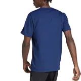 Remera deportiva azul con cuello redondo y mangas cortas. Presenta el logo de Adidas en el pecho y las tres tiras características de la marca en los hombros.
