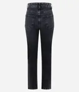 Pantalón de jean de corte recto y cintura alta, con diseño clásico de cinco bolsillos, cierre frontal con cremallera y botón, y acabado en lavado oscuro.