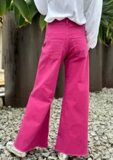 Pantalón de jean azul oscuro de corte palazzo.