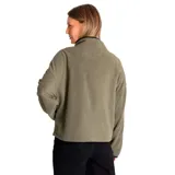 Buzo polar verde oliva de corte holgado, con cuello alto, cierre parcial con cremallera naranja y logo de la marca bordado en el pecho.