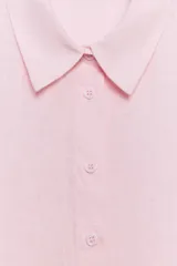 Camisa de lino Zara Woman Collection, color rosado, con cuello solapa, manga larga con puño ancho y cierre frontal de botones.