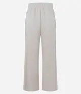 Pantalón deportivo de corte recto color beige, confeccionado en modal, con cintura elástica y bolsillos laterales.