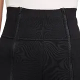 Pantalón negro de corte ajustado, con cintura alta y puños ajustados con cierre.