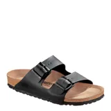 Sandalias Birkenstock modelo Arizona con dos tiras ajustables con hebillas metálicas, plantilla anatómica de corcho y suela de goma antideslizante.