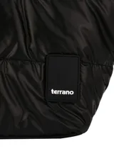 Bolso tipo tote acolchado de color negro, con diseño matelaseado y asas largas en tono suela. Incorpora cierre superior con cremallera y un pequeño parche con el logo de la marca en el frente.