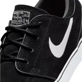Championes de skate Nike SB modelo Zoom Janoski OG, color negro con el logo swoosh bordado en blanco y suela de goma vulcanizada blanca.