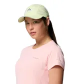 Gorro tipo gorra de visera curva, modelo Speed Trail Ball Cap de Columbia, color amarillo claro con detalles en gris. Incorpora tecnología de ventilación con perforaciones láser y banda interior antitranspirante.