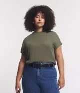 Blusa tipo muscle tee de Ashua, confeccionada en tejido ribana con textura acanalada, cuello redondo y diseño sin mangas.