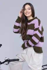 Pantalón de vestir color negro, de corte sastrero.