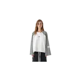 Remera de manga larga de Eme Studios, modelo Bishop Pearl, con cuerpo blanco y mangas largas con estampado ajedrezado en blanco y negro. Presenta cuello redondo y pequeño logo impreso en el pecho.