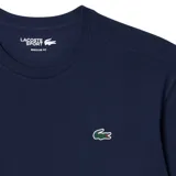 Remera de cuello redondo Lacoste Sport, de corte regular, confeccionada en tejido de algodón. Presenta el logo del cocodrilo bordado en el pecho.