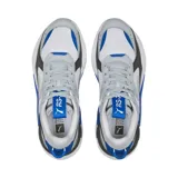 Championes Puma RS-X Geek de estilo retro futurista, con exterior de mesh y capas superpuestas de PU. Suela de goma y formstrip de PUMA con líneas tridimensionales en el lateral interior y exterior.