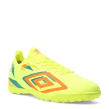 Championes de fútbol Umbro modelo Hit TF, color amarillo neón con detalles en naranja y verde. Presentan el logo de la marca en el lateral y suela diseñada para césped sintético.