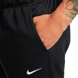 Pantalón de jogging deportivo Nike Therma color negro, con cintura elástica y logo bordado en blanco.