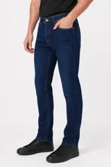 Pantalón jean skinny de tiro bajo y color azul medio.
