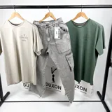 Remera color beige de algodón con estampa en el frente con la palabra "Concept" y otros textos en color marrón.